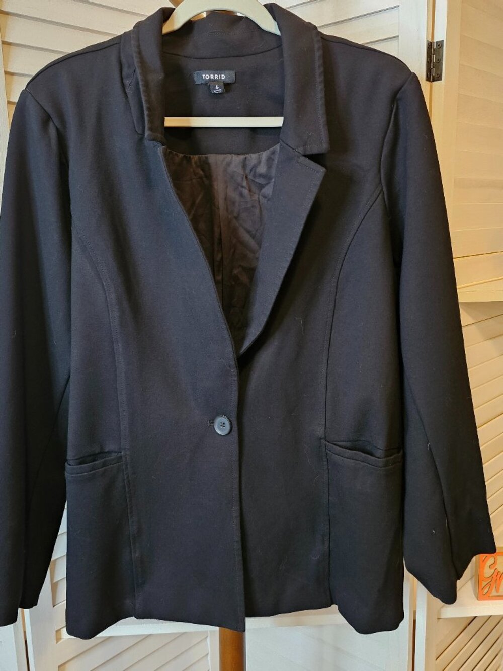 Torrid, Size 4, Black Blazer, One Button at Waist, Front Pockets, Structured Fit